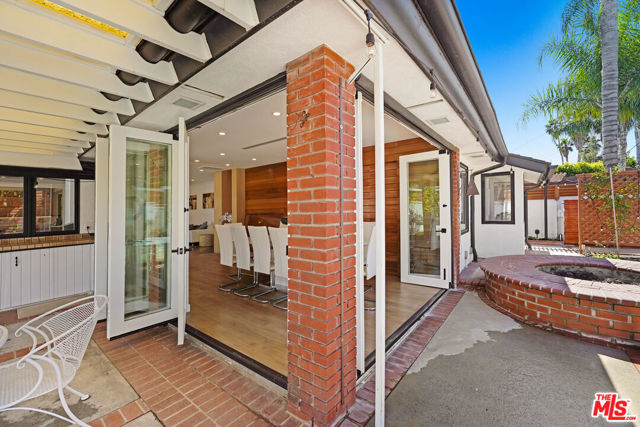 6409 Graves Avenue, Lake Balboa CA: https://media.crmls.org/mediaz/e56a2b97-7ec7-4d0b-a064-a7049eaa119c.jpg