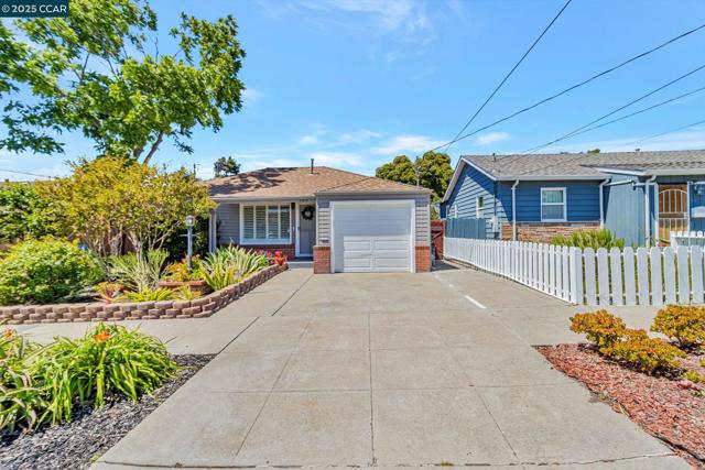 5411 Garvin Ave, Richmond CA: https://media.crmls.org/mediaz/e56a4ea0-7f5e-4e90-92bf-3e4e4c92de4b.jpg