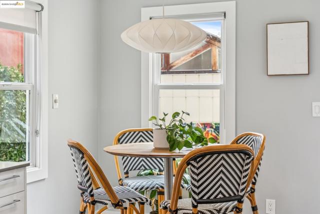 714 Evelyn Ave, Albany CA: https://media.crmls.org/mediaz/e56a7e41-7cf8-4f02-a6c6-3349030b0d17.jpg