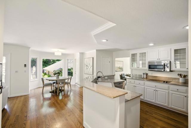 11633 Dawson Drive, Los Altos Hills CA: https://media.crmls.org/mediaz/e56a9f7f-07ad-4893-9c62-f404cea852b3.jpg