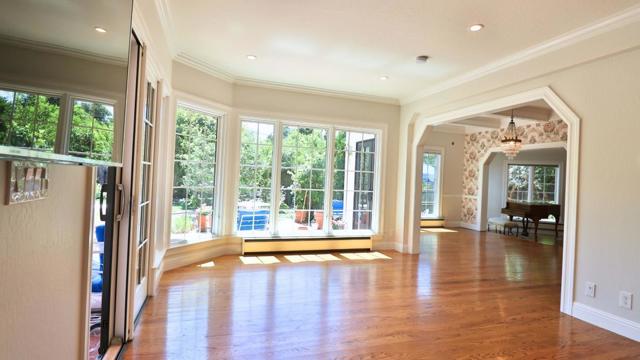 200 Iris Way, Palo Alto CA: https://media.crmls.org/mediaz/e56aaff2-2d8b-4b65-89a2-998cffa52dab.jpg