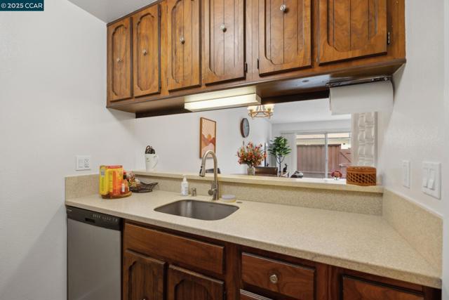 14295 Doolittle Dr, San Leandro CA: https://media.crmls.org/mediaz/e56b19fe-5614-4cdb-842a-68372a3b5ea9.jpg