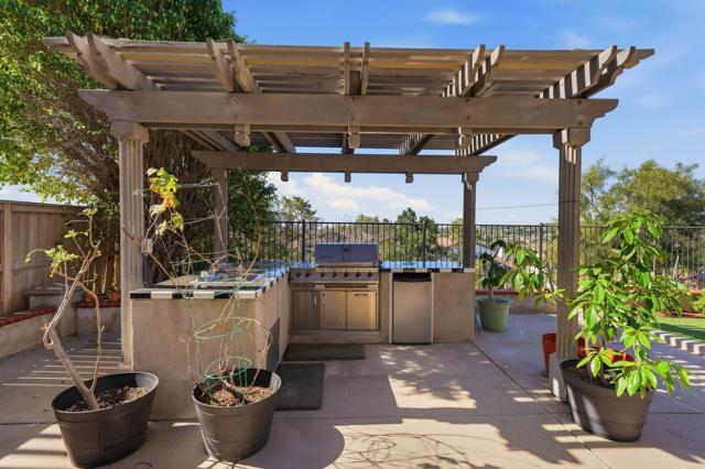 Detail Gallery Image 4 of 42 For 2784 Rambling Vista Rd, Chula Vista,  CA 91915 - 4 Beds | 4 Baths