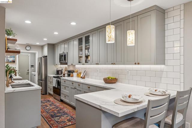 2090 Shady Creek Pl., Danville CA: https://media.crmls.org/mediaz/e56ba32c-f38d-4cb3-855a-68d46bf434d5.jpg