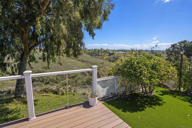 3833 Tomahawk Ln, San Diego CA: https://media.crmls.org/mediaz/e56c155b-ed7f-4f31-a7bc-3fc642ed00ae.jpg