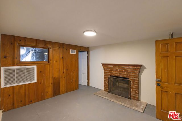 2547 Canyon Drive, Los Angeles CA: https://media.crmls.org/mediaz/e56c6620-0fe9-4391-ab38-b932d176d8b9.jpg