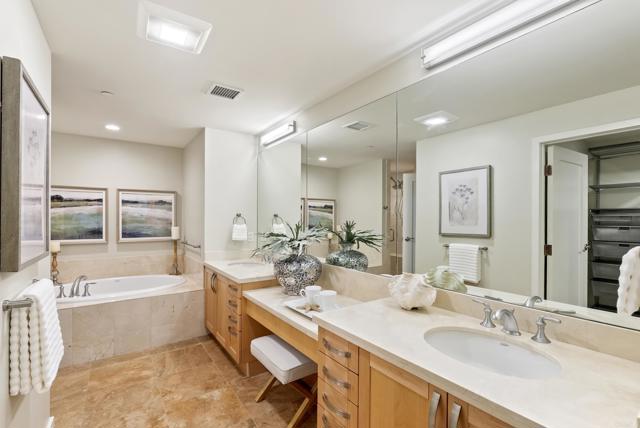 5470 La Jolla Boulevard, La Jolla CA: https://media.crmls.org/mediaz/e56df45a-a42a-48ff-a8e6-cf097950d5ba.jpg