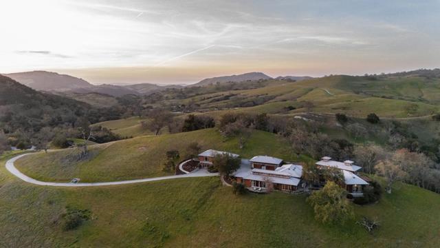 18 Touche, Carmel CA: https://media.crmls.org/mediaz/e56e1130-49ee-4fed-8a3d-c11c588620d3.jpg