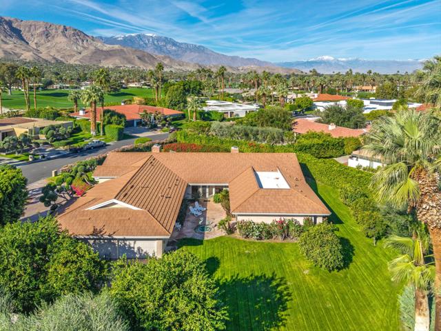 71170 W Thunderbird Terrace, Rancho Mirage CA: https://media.crmls.org/mediaz/e56e19d5-0f9c-4040-93e6-b6c707a14f1f.jpg