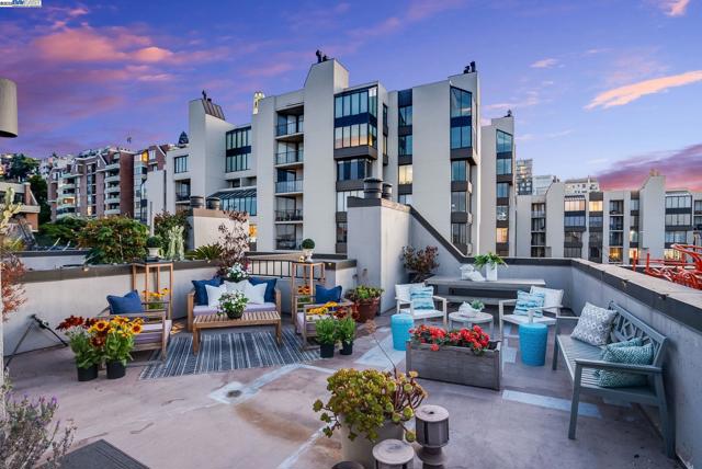 156 Lombard St, San Francisco CA: https://media.crmls.org/mediaz/e56f1301-bcfc-460c-be45-8a756f0c089f.jpg