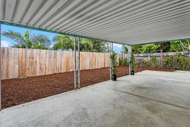 709 Sunflower St, Encinitas CA: https://media.crmls.org/mediaz/e56fc64a-1d07-423a-a9ce-7bb3db3cf2d2.jpg