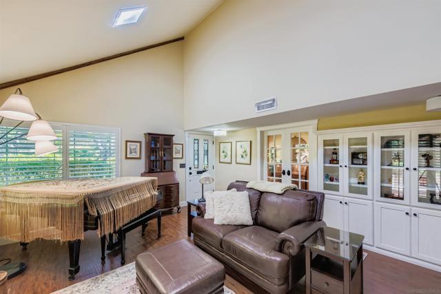 5150 Abuela Dr, San Diego CA: https://media.crmls.org/mediaz/e56fe1b9-89da-4a78-840d-2dec961158af.jpg