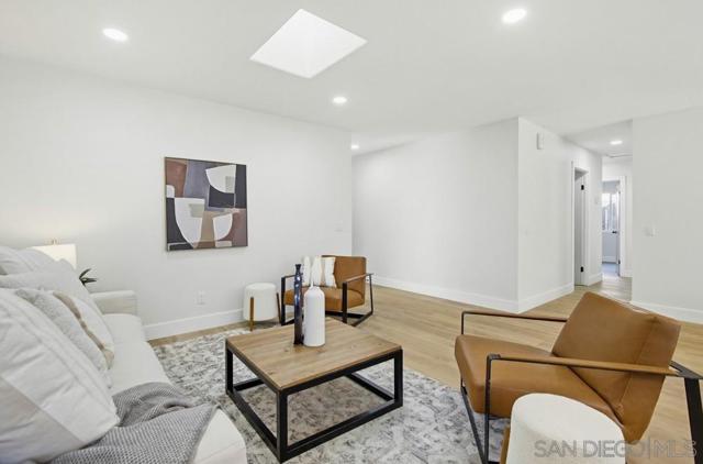 9555 Via Pereza, San Diego CA: https://media.crmls.org/mediaz/e56ffc01-bd9e-4a01-9bab-4e0c9c47663a.jpg