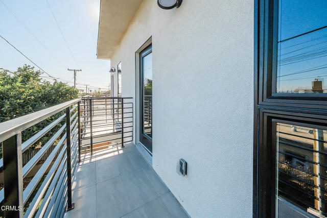 Detail Gallery Image 11 of 13 For 668 Keenan Ave #D,  Los Angeles,  CA 90022 - 3 Beds | 2 Baths