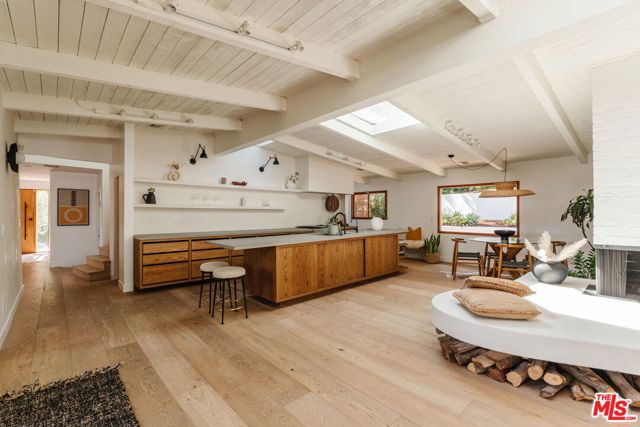 2145 Sunset Crest Drive, Los Angeles CA: https://media.crmls.org/mediaz/e5705673-e52b-4e59-ab73-9ea0582bd6f5.jpg