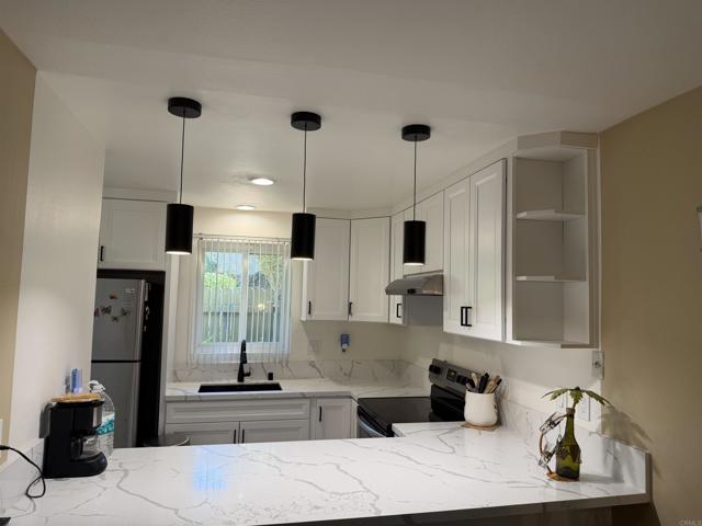 Detail Gallery Image 2 of 10 For 160 E St. #C-1, Chula Vista,  CA 91910 - 2 Beds | 2 Baths