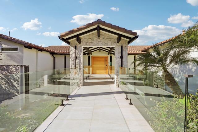 7117 Obelisco Cir, Carlsbad CA: https://media.crmls.org/mediaz/e571152b-2d18-4ab8-abaf-b096b07505b3.jpg