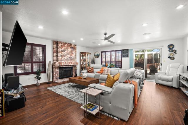 Image 20 of 59 For 5404 Glenwood Ct