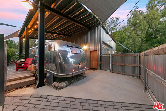 20605 Cheney Drive, Topanga CA: https://media.crmls.org/mediaz/e5717f7a-e634-404f-92b1-f3e8ae85e50a.jpg