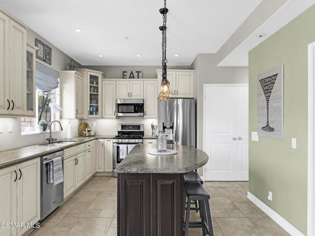 293 Springmist Lane, Simi Valley CA: https://media.crmls.org/mediaz/e5719ada-e740-490d-a9a5-4a9cff3b2117.jpg