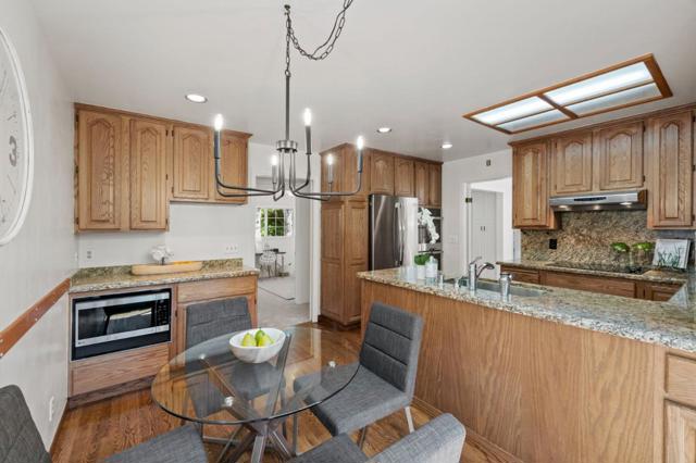 2 Corte Camellia, Millbrae CA: https://media.crmls.org/mediaz/e571e97c-ec4c-463f-9357-d68e60bdcb4e.jpg