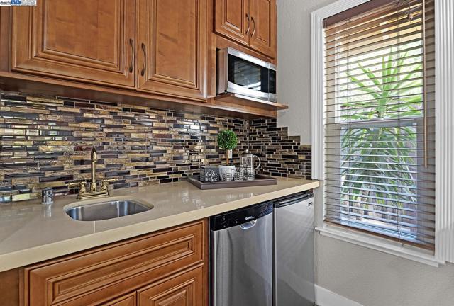 3693 Mohr Ave, Pleasanton CA: https://media.crmls.org/mediaz/e5725ba9-876d-4c60-9920-d27c317395a9.jpg