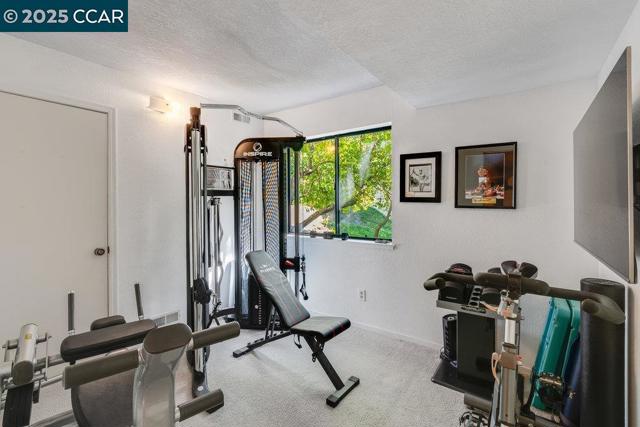 410 Beacon Ridge Lane, Walnut Creek CA: https://media.crmls.org/mediaz/e572718a-0e69-4195-b97b-2470349e8573.jpg