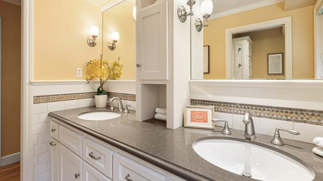 161 E Floresta Way, Portola Valley CA: https://media.crmls.org/mediaz/e572755c-9b36-4b60-8225-fa7943bb3bb8.jpg