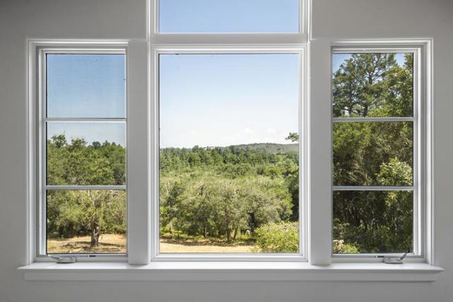 1439 Portola Road, Woodside CA: https://media.crmls.org/mediaz/e5737939-1226-4676-8b25-30e2a9363bb5.jpg