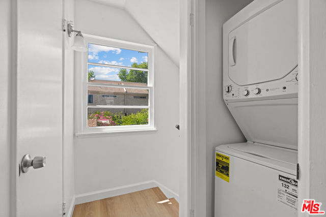 814 3rd Street, Santa Monica CA: https://media.crmls.org/mediaz/e5737958-a11c-4fc4-be9e-f2aa1d068b33.jpg