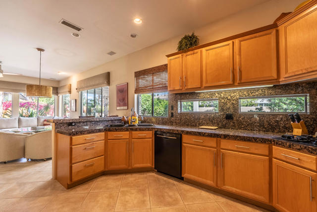 12 Via Elegante, Rancho Mirage CA: https://media.crmls.org/mediaz/e573b881-dcb1-417e-9d57-a9683cc27a99.jpg