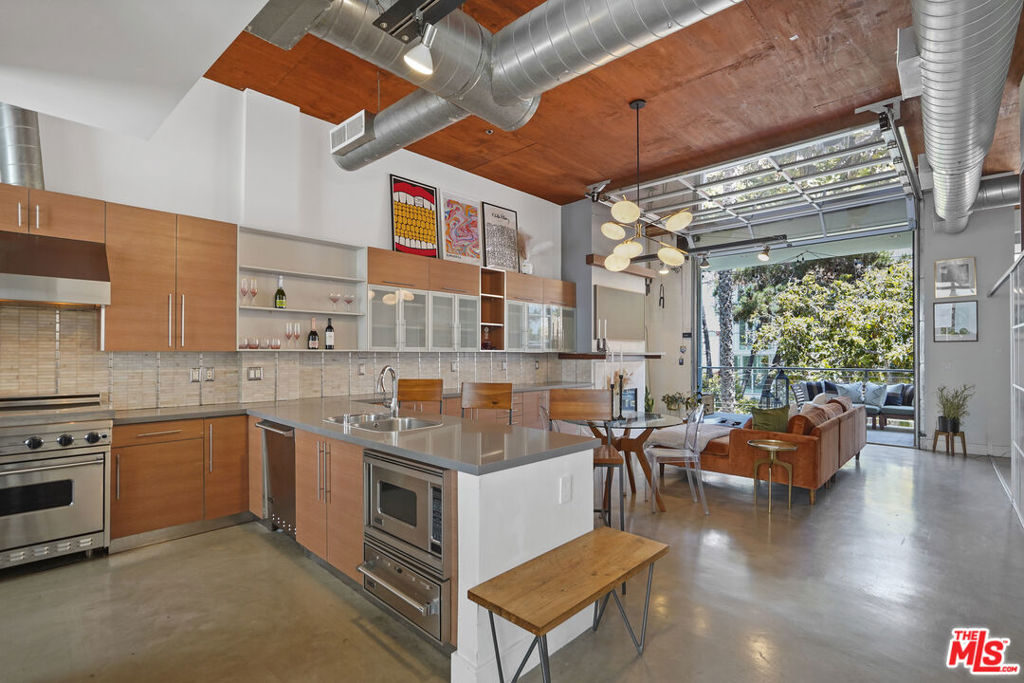 1152 N La Cienega Boulevard Unit 102