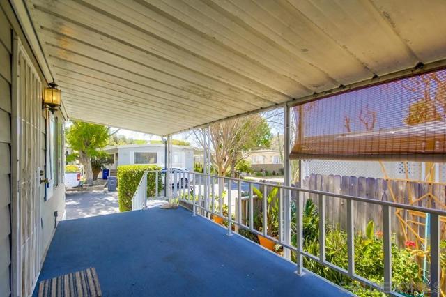 14215 Pecan Park Ln, El Cajon CA: https://media.crmls.org/mediaz/e57426ce-7d5a-4414-87c8-4ffbb82fc13e.jpg