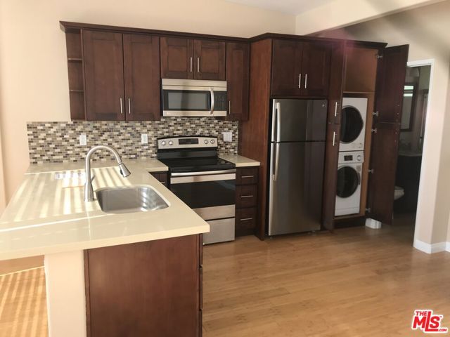 25164 Malibu Road, Malibu CA: https://media.crmls.org/mediaz/e57437cf-f234-46c5-94ba-764b1b459947.jpg