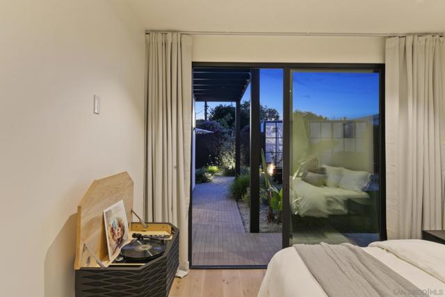 4223 Middlesex Dr, San Diego CA: https://media.crmls.org/mediaz/e57542e4-7038-4d4f-b832-11a4963d5e47.jpg