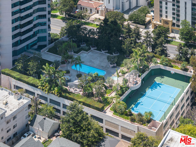 10490 Wilshire Boulevard, Los Angeles CA: https://media.crmls.org/mediaz/e5756fe4-69e8-44eb-89b9-35cac7a94021.jpg