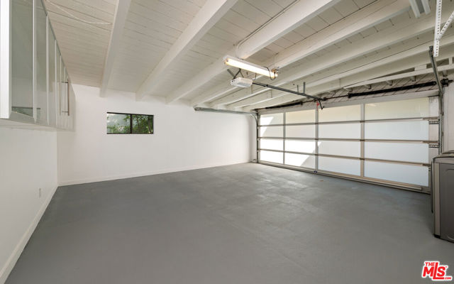 1415 Summitridge Drive, Beverly Hills CA: https://media.crmls.org/mediaz/e575a7f4-f1f1-4afc-a10f-3c84053db949.jpg