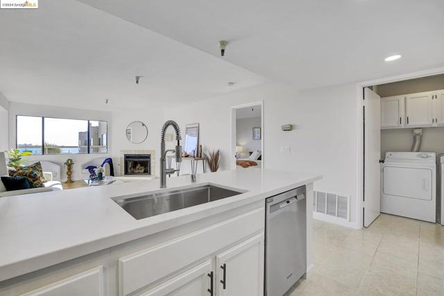 Image 12 of 59 For 545 Pierce St  2112