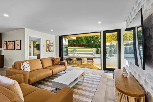 130 W Racquet Club Road #308, Palm Springs, CA 92262