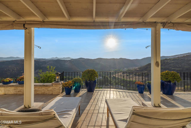 1660 Valecroft Avenue, Westlake Village CA: https://media.crmls.org/mediaz/e5761677-c66e-4c38-984a-4e31dd9f76ed.jpg