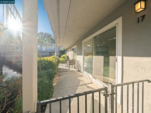 200 El Dorado Ave, Danville CA: https://media.crmls.org/mediaz/e5764c56-aec5-429b-ae65-be516ee10855.jpg