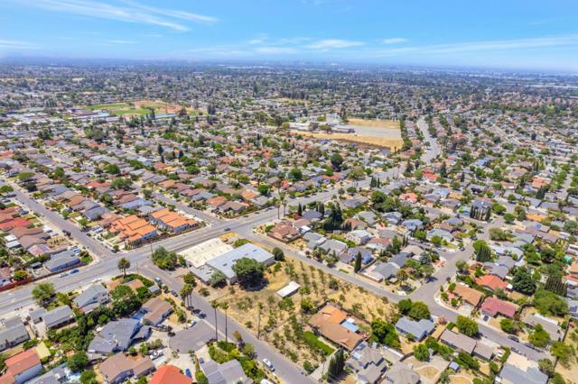 1545 Stone Creek Drive, San Jose CA: https://media.crmls.org/mediaz/e5766a73-c5eb-42db-9f78-0603c2181802.jpg