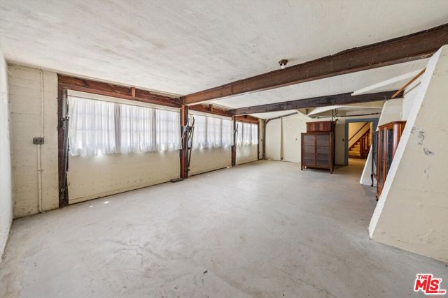 1060 Tremonto Road, Santa Barbara CA: https://media.crmls.org/mediaz/e5767df5-4bde-4e3c-a269-b759b57ea4e7.jpg