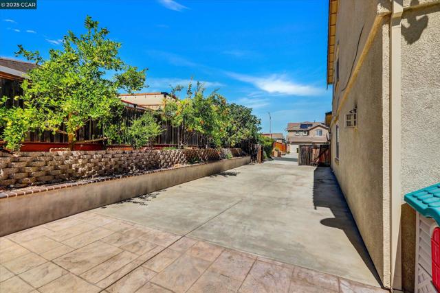 4007 Oak Knoll St, Antioch CA: https://media.crmls.org/mediaz/e577801d-4729-4821-9fe7-bece237c09f9.jpg