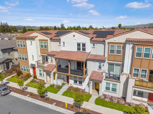 605 Los Castanos Drive, Morgan Hill CA: https://media.crmls.org/mediaz/e5779715-848a-479e-9816-4bb55bcea5e8.jpg