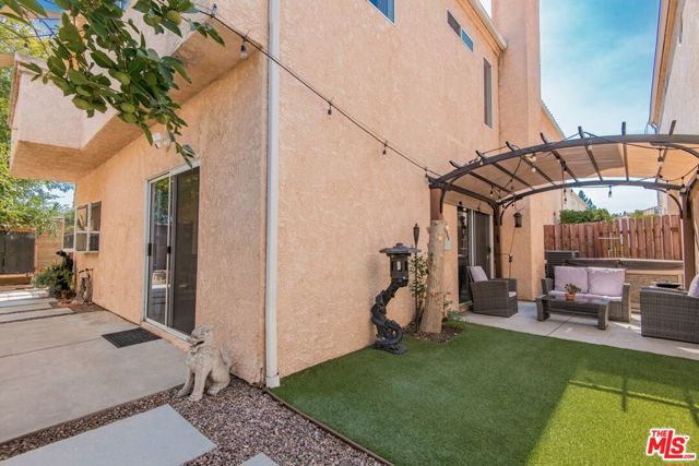9400 Noble Avenue, North Hills CA: https://media.crmls.org/mediaz/e5779966-9129-4d3c-be33-919e3eb9f789.jpg