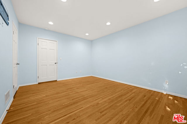 1147 S Point View Street, Los Angeles CA: https://media.crmls.org/mediaz/e577b18d-5f54-419a-87d1-a890fcb868d4.jpg