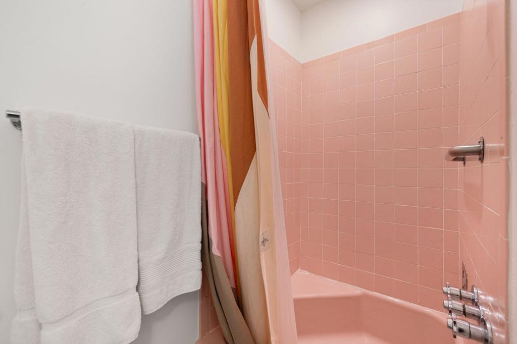 https://media.crmls.org/mediaz/e577b586-083d-4178-9d0d-ac5c4c943abd.jpg?preset=X-Large