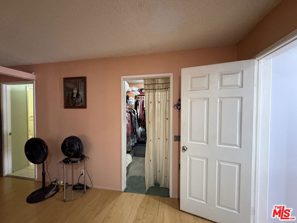 https://media.crmls.org/mediaz/e57812bd-9762-4158-bf2c-ec274929deb9.jpg?preset=X-Large
