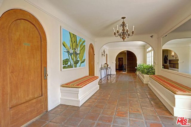 1345 N Hayworth Avenue, West Hollywood CA: https://media.crmls.org/mediaz/e57872be-109b-4a23-abf0-658f004d2b9d.jpg